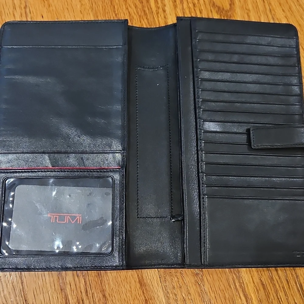 TUMI Leather Passport Case And Wallet - Picture 4 of 9